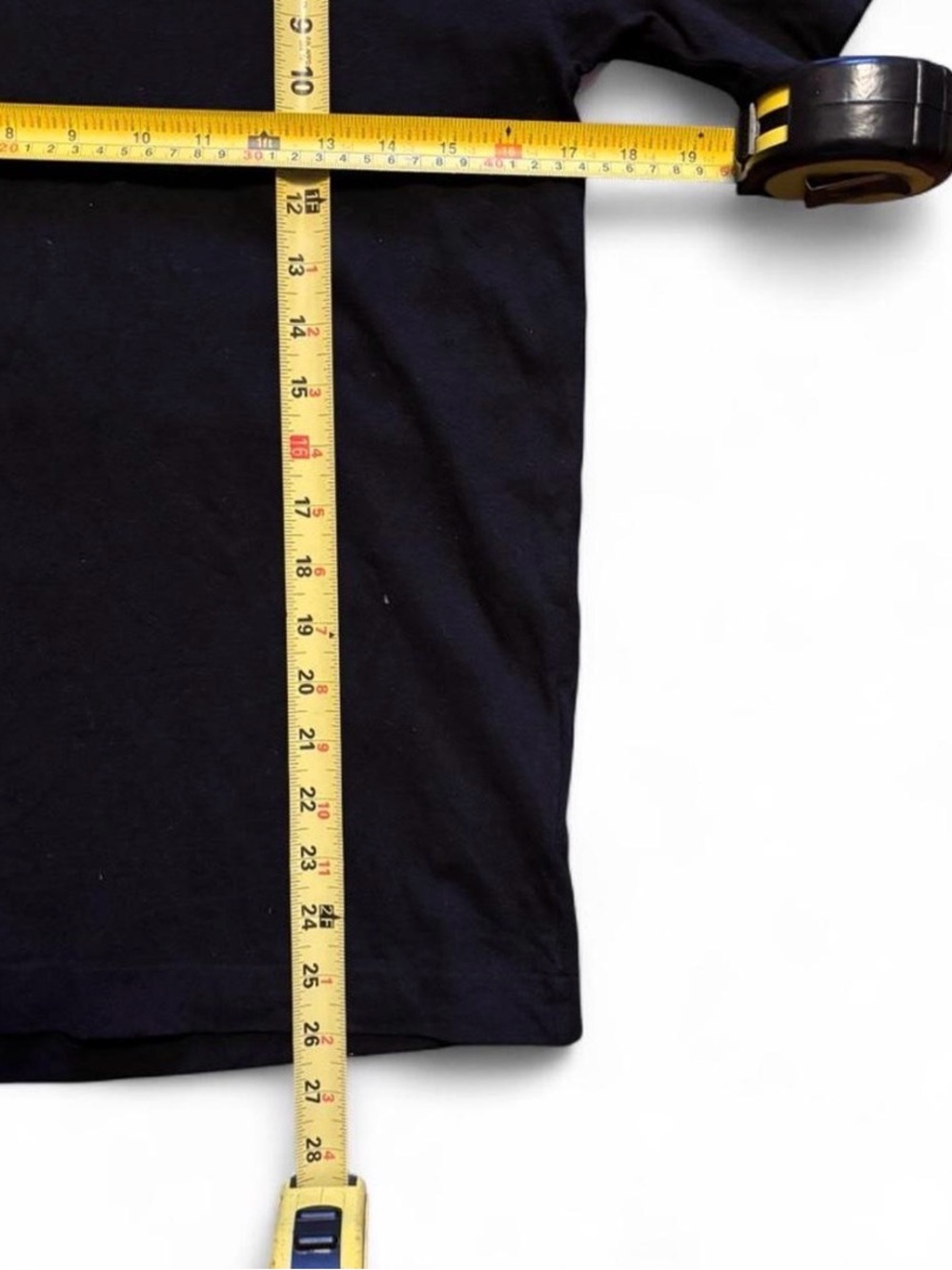 COMME DES GARÇONS PLAY tee shirt in Black with Gold Heart - Picture 6 of 6